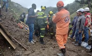 O alunecare de teren produsa in sudul Ecuadorului: Cel putin 16 morti, 16 raniti si sapte disparuti 