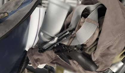 Un adolescent, cetatean al Israelului - retinut pe Aeroportul International Chisinau, dupa ce a incercat sa iasa din tara cu un pistol ascuns in bagaj - FOTO Un adolescent, cetatean al Israelului - retinut pe Aeroportul International Chisinau, dupa ce a incercat sa iasa din tara cu un pistol ascuns in bagaj - FOTO