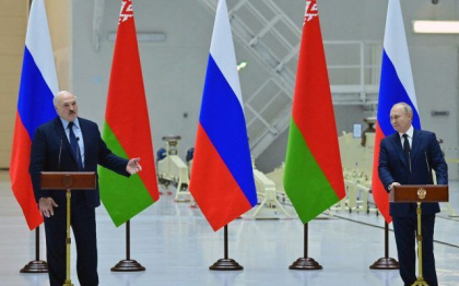 Belarusul sustine ca motivul pentru care a decis sa gazduiasca arme nucleare tactice rusesti pe teritoriul sau este pentru a se „proteja” de Occident
Belarusul sustine ca motivul pentru care a decis sa gazduiasca arme nucleare tactice rusesti pe teritoriul sau este pentru a se „proteja” de Occident