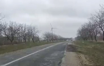 Ninge in stanga Nistrului, iar din cauza vantului puternic, mai multi locuitori au ramas fara curent electric - VIDEO