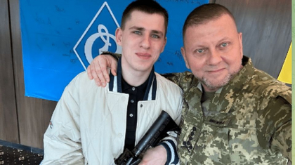 „Predator de Ucraina”, soldatul care a respins de unul singur un atac al rusilor in Bahmut, a primit „Crucea de Aur” „Predator de Ucraina”, soldatul care a respins de unul singur un atac al rusilor in Bahmut, a primit „Crucea de Aur”