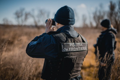 Doi moldoveni, retinuti dupa ce au ajutat un cetatean ucrainean sa treaca frontiera de stat ilegal. Acestia au cerut de la barbat cateva mii de dolari