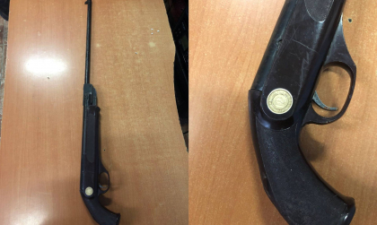 Un moldovean - retinut, dupa ce a incercat sa treaca vama cu o arma pneumatica ascunsa printre lucrurile personale - FOTO Un moldovean - retinut, dupa ce a incercat sa treaca vama cu o arma pneumatica ascunsa printre lucrurile personale - FOTO