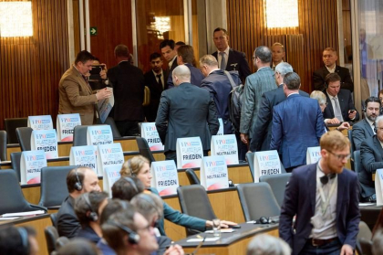 „Spatiu pentru neutralitate": Mai multi parlamentari austrieci au parasit plenul in timpul unui discurs al lui Zelenski
„Spatiu pentru neutralitate": Mai multi parlamentari austrieci au parasit plenul in timpul unui discurs al lui Zelenski