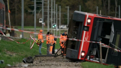 Doua trenuri regionale au deraiat in Elvetia, mai multe persoane au fost ranite Doua trenuri regionale au deraiat in Elvetia, mai multe persoane au fost ranite