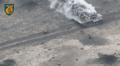 O coloana de blindate ruse a fost prinsa intr-o ambuscada in Dontek. Militarii ucraineni au distrus tancurile cu rachete Javelin - VIDEO O coloana de blindate ruse a fost prinsa intr-o ambuscada in Dontek. Militarii ucraineni au distrus tancurile cu rachete Javelin - VIDEO