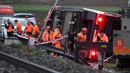 Trenuri deraiate in Elvetia in timpul unei furtuni: 15 raniti. Vantul a batut cu aproape 140 km/h Trenuri deraiate in Elvetia in timpul unei furtuni: 15 raniti. Vantul a batut cu aproape 140 km/h