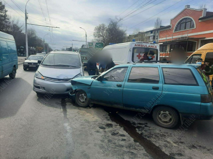 Accident grav la Tiraspol. Un barbat a ajuns in sectia de terapie intensiva, dupa ce a pierdut controlul volanului si s-a lovit violent cu o masina care venea pe contrasens - FOTO Accident grav la Tiraspol. Un barbat a ajuns in sectia de terapie intensiva, dupa ce a pierdut controlul volanului si s-a lovit violent cu o masina care venea pe contrasens - FOTO
