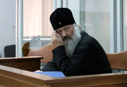 Protest la Lavra Pecerska din Kiev, dupa ce mitropolitul Pavlo Lebid a fost audiat pe fondul acuzatiilor pentru ca sustine razboiului Rusiei in Ucraina
Protest la Lavra Pecerska din Kiev, dupa ce mitropolitul Pavlo Lebid a fost audiat pe fondul acuzatiilor pentru ca sustine razboiului Rusiei in Ucraina