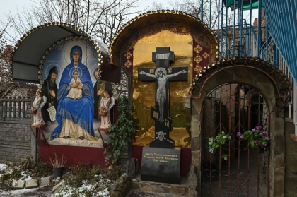 Un preot a batut un soldat ucrainean in biserica. Ce l-a enervat pe preot - VIDEO
