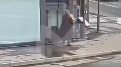 Cine este presupusa ucigasa a vloggerului rus Vladlen Tatarski. A fost filmata cu doar cateva secunde inainte de explozie - VIDEO