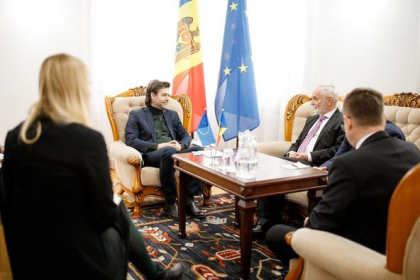 „Am vorbit despre asistenta oferita sub forma de granturi si burse de studii.” Popescu, dupa intrevederea cu directorul executiv al Fondului International Visegrad - FOTO „Am vorbit despre asistenta oferita sub forma de granturi si burse de studii.” Popescu, dupa intrevederea cu directorul executiv al Fondului International Visegrad - FOTO