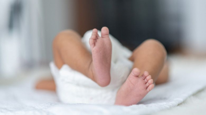 Un copil de cateva zile, nascut prematur acasa, a murit, dupa ce mama sa a refuzat sa-l duca la spital. Cum va fi pedepsita aceasta 