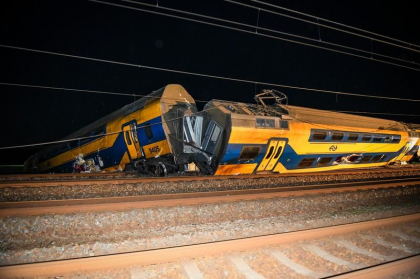 Grav accident de tren in Olanda: Cel putin o persoana a murit si 30 au fost ranite - FOTO Grav accident de tren in Olanda: Cel putin o persoana a murit si 30 au fost ranite - FOTO