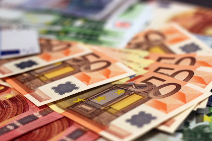 Curs valutar BNM pentru 4 aprilie. Cat costa astazi un euro si un dolar - FOTO Curs valutar BNM pentru 4 aprilie. Cat costa astazi un euro si un dolar - FOTO