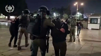 Ciocniri extrem de violente la Moscheea Al Aqsa din Ierusalim, intre politia israeliana si palestinieni