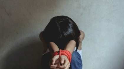 Un barbat obsedat de papusi a rapit o fetita de patru ani. Voia sa o imbrace si sa se joace cu ea Un barbat obsedat de papusi a rapit o fetita de patru ani. Voia sa o imbrace si sa se joace cu ea