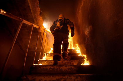 Un barbat a decedat, dupa ce locuita sa a luat foc, in capitala. IGSU: "S-a intoxicat cu monoxid de carbon"
Un barbat a decedat, dupa ce locuita sa a luat foc, in capitala. IGSU: "S-a intoxicat cu monoxid de carbon"