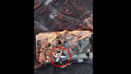 Ucrainenii au ajuns sa arunce „baloane Molotov” din drona - VIDEO 