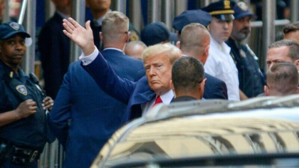 Donald Trump creste in sondaje dupa punerea sub acuzare. Ce spun americanii Donald Trump creste in sondaje dupa punerea sub acuzare. Ce spun americanii