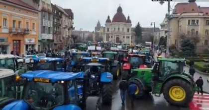 Mii de fermieri romani au iesit cu tractoarele pe strazi. Protest fata de preturile de dumping ale cerealelor ucrainene si fata de politicile europene - VIDEO Mii de fermieri romani au iesit cu tractoarele pe strazi. Protest fata de preturile de dumping ale cerealelor ucrainene si fata de politicile europene - VIDEO