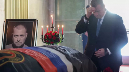 Sute de persoane, inclusiv liderul Wagner, la funeraliile lui Vladlen Tatarski. „A facut multe pentru a ne ajuta sa eliminam inamicul” - VIDEO 