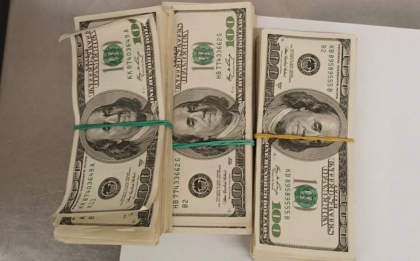 A incercat sa iasa din tara cu 30 de mii de dolari nedeclarati in bagaj. Cetatean strain - retinut pe Aeroportul International Chisinau A incercat sa iasa din tara cu 30 de mii de dolari nedeclarati in bagaj. Cetatean strain - retinut pe Aeroportul International Chisinau
