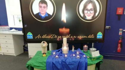 Doi adolescenti au murit si alti doi au fost raniti intr-un accident cumplit. Masina lor era condusa de un baiat de 13 ani