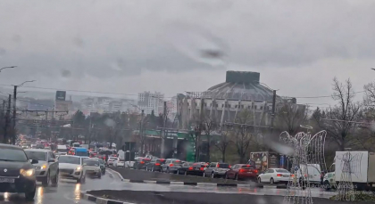 Zi cu ghinion pentru soferii din capitala. Pe mai multe strazi s-au format ambuteiaje din cauza vremii nefavorabile - VIDEO
Zi cu ghinion pentru soferii din capitala. Pe mai multe strazi s-au format ambuteiaje din cauza vremii nefavorabile - VIDEO