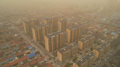 O furtuna uriasa de nisip a lovit China. Peste 400 de milioane de oameni sunt afectati - FOTO O furtuna uriasa de nisip a lovit China. Peste 400 de milioane de oameni sunt afectati - FOTO