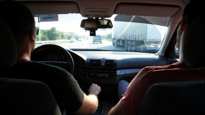 Un barbat a murit intr-un accident la doar cateva ore dupa ce isi inmormantase tatal. Soferul consumase droguri si alcool Un barbat a murit intr-un accident la doar cateva ore dupa ce isi inmormantase tatal. Soferul consumase droguri si alcool