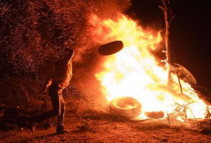 Fara „rug” in noaptea de Pasti. Agentia de Mediu atentioneaza ca arderea anvelopelor este interzisa si se amendeaza Fara „rug” in noaptea de Pasti. Agentia de Mediu atentioneaza ca arderea anvelopelor este interzisa si se amendeaza