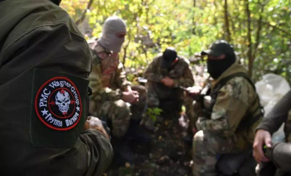 Imaginile brutale care au scandalizat Ucraina: Un soldat luat prizonier e decapitat de viu de un mercenar Wagner. Reactia lui Zelenski
Imaginile brutale care au scandalizat Ucraina: Un soldat luat prizonier e decapitat de viu de un mercenar Wagner. Reactia lui Zelenski
