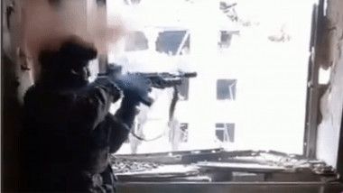 I-a trecut glontul pe la ureche. Un soldat ucrainean scapa cu viata, dupa ce un glont trece la doar cativa centimetri de capul sau - VIDEO