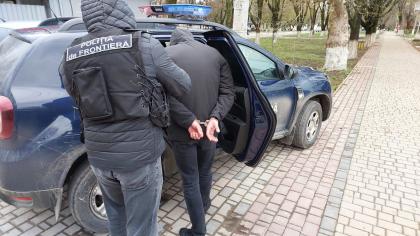 Doi barbati, dati in cautare nationala, au fost depistati si retinuti de oamenii legii. Ambii se ascundeau la Balti Doi barbati, dati in cautare nationala, au fost depistati si retinuti de oamenii legii. Ambii se ascundeau la Balti