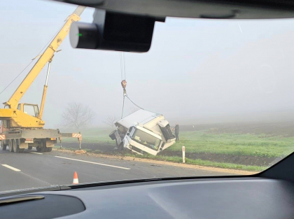 Accident violent in apropiere de Singerei. Un TIR s-a rasturnat. Imagini de la locul incidentului - FOTO