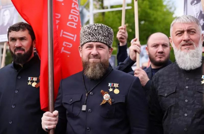 Cum a transformat Kadirov o tara izolata precum Cecenia intr-o putere militara in interiorul Rusiei, care il incomodeaza pe Putin
Cum a transformat Kadirov o tara izolata precum Cecenia intr-o putere militara in interiorul Rusiei, care il incomodeaza pe Putin