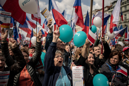 „Cehia impotriva saraciei”. Protest cu mii de persoane in Praga. Oamenii cer demisia guvernului - FOTO „Cehia impotriva saraciei”. Protest cu mii de persoane in Praga. Oamenii cer demisia guvernului - FOTO