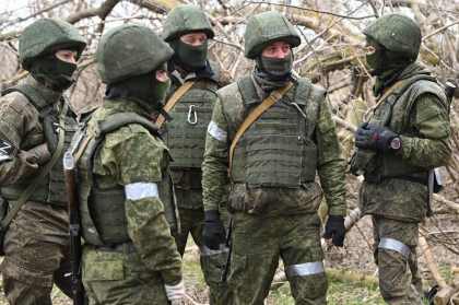 ​Unul dintre cele mai eficiente canale de propaganda pro-Rusia este condus de un fost ofiter al Marinei SUA care locuieste la Washington