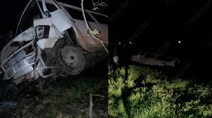 Un tanar din stanga Nistrului a ajuns la spital, dupa ce microbuzul pe care il conducea s-a lovit puternic de un stalp si un copac, apoi s-a rasturnat. In ce stare se afla barbatul - FOTO Un tanar din stanga Nistrului a ajuns la spital, dupa ce microbuzul pe care il conducea s-a lovit puternic de un stalp si un copac, apoi s-a rasturnat. In ce stare se afla barbatul - FOTO