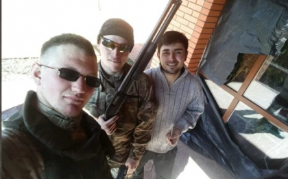 Soldat rus, condamnat la 10 ani de inchisoare dupa ce si-a impuscat un camarad, beat fiind. A pledat nevinovat si a dat vina pe sabotorii ucraineni
