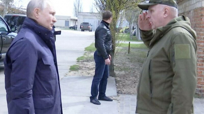 Vladimir Putin a mers in vizita la baza militara din Herson - VIDEO Vladimir Putin a mers in vizita la baza militara din Herson - VIDEO
