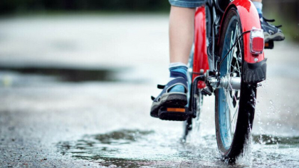 O bătrână de 87 de ani a murit după ce a fost lovită de un copil de cinci ani care învăța să meargă pe bicicletă O bătrână de 87 de ani a murit după ce a fost lovită de un copil de cinci ani care învăța să meargă pe bicicletă
