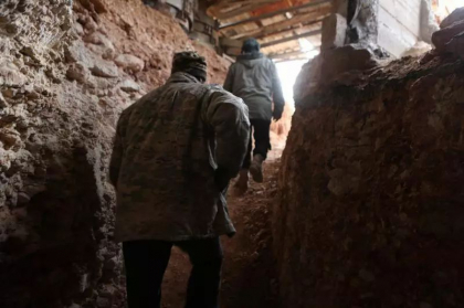 Dronele kamikaze ii gasesc pe soldatii rusi si in transee intarite - VIDEO Dronele kamikaze ii gasesc pe soldatii rusi si in transee intarite - VIDEO