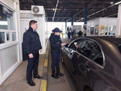 Gata cu orele de asteptare si cozile interminabile. Ministerul Afacerilor Interne vine cu detalii la cateva zile de la aplicarea controlului comun la vama Leuseni-Albita Gata cu orele de asteptare si cozile interminabile. Ministerul Afacerilor Interne vine cu detalii la cateva zile de la aplicarea controlului comun la vama Leuseni-Albita