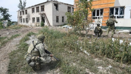 „Soldatii rusi m-au pus sa-mi sap singura mormantul”. Marturia unei femei din Herson care a fost batuta si tinuta prizoniera de rusi „Soldatii rusi m-au pus sa-mi sap singura mormantul”. Marturia unei femei din Herson care a fost batuta si tinuta prizoniera de rusi