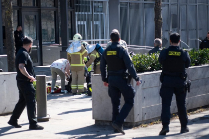 Un danez de 18 ani si-a dat foc in fata Ambasadei SUA din Copenhaga
Un danez de 18 ani si-a dat foc in fata Ambasadei SUA din Copenhaga