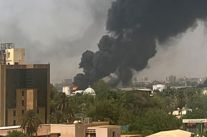 Lupte in Sudan: UE incearca sa evacueze 1.500 de cetateni europeni din Khartoum, Pentagonul vrea sa evacueze Ambasada SUA, dar cum? Spatiul aerian al tarii este inchis, aeroportul bombardat - VIDEO 