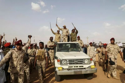 CNN: Apar dovezi ca gruparea rusa Wagner a inarmat militiile care lupta cu armata Sudanului - VIDEO
CNN: Apar dovezi ca gruparea rusa Wagner a inarmat militiile care lupta cu armata Sudanului - VIDEO
