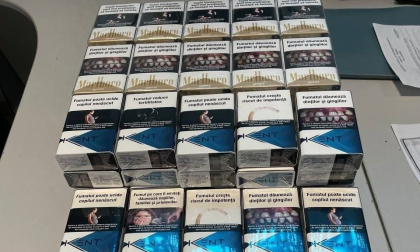 A incercat sa iasa din tara cu 230 pachete de tigari in bagaj. Un tanar - retinut pe Aeroportul International Chisinau - FOTO A incercat sa iasa din tara cu 230 pachete de tigari in bagaj. Un tanar - retinut pe Aeroportul International Chisinau - FOTO